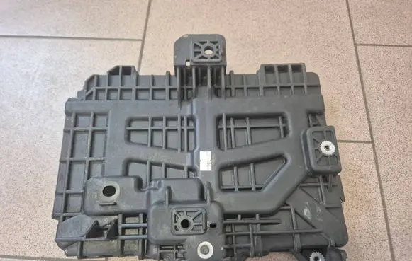 Hyundai i30 fastback Battery tray 37150G4000