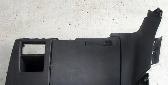 Peugeot 5008 Glove box