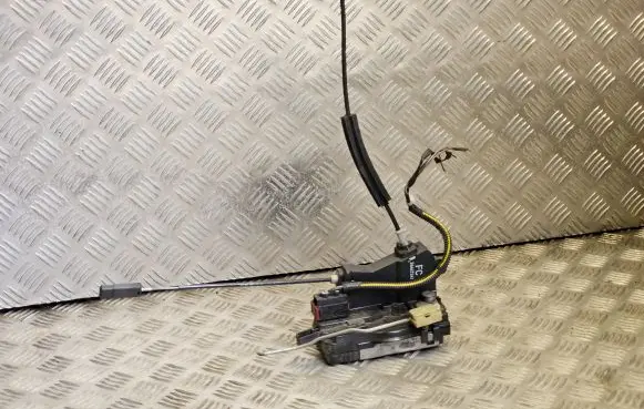 Opel Signum Front door lock 24447341