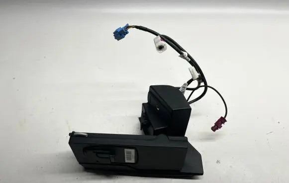 Mercedes-Benz C W204 AUX in-socket connector A2048200015 A2048201611