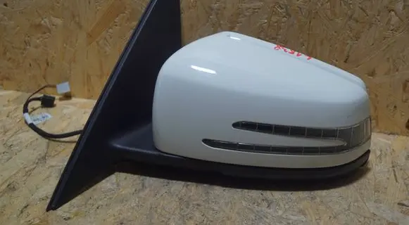 Mercedes-Benz C W204 Front door electric wing mirror