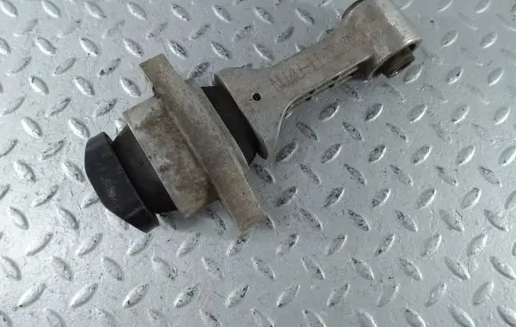 Hyundai i40 Engine mount bracket 219503Z150