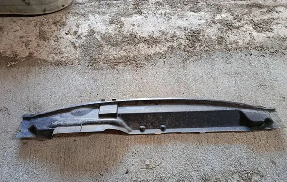 Ford Focus Wiper trim 4M51A01628 R4ZQA