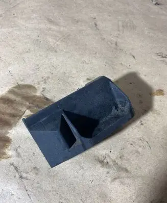 BMW 7 E65 E66 Radiator mount bracket 7508017