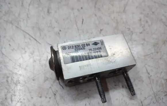 Mercedes-Benz CLS C218 X218 Air conditioning (A/C) expansion valve 2128300284