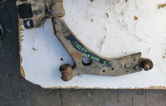 Ford Focus Front lower control arm/wishbone 