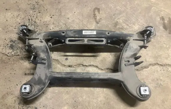 Mercedes-Benz C W204 Rear subframe 2043503015 2212111724 1341002