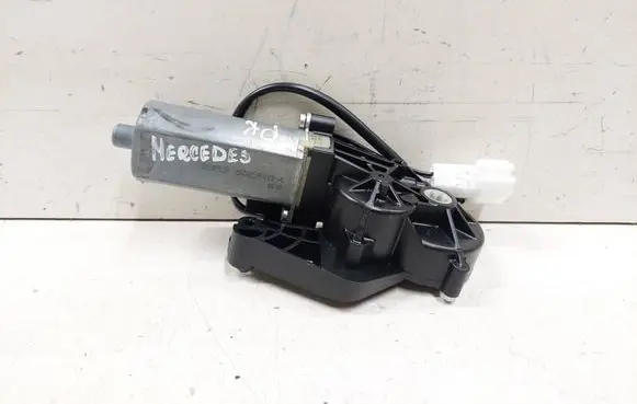Mercedes-Benz R W251 Seat adjustment motor 0390203209 820591114