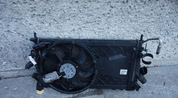Ford Focus A/C cooling radiator (condenser) 
