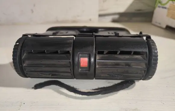 Opel Astra G Dash center air vent grill 90560344