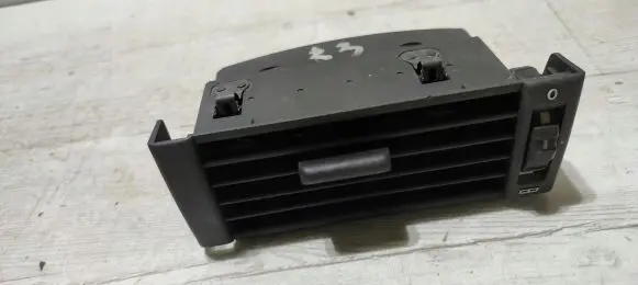 Mercedes-Benz E W124 Dashboard side air vent grill/cover trim 51451223