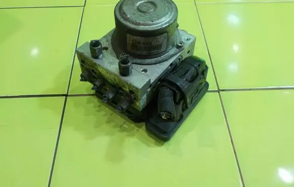 Nissan Juke I F15 ABS Pump 476601KK0C