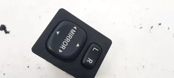 Toyota Avensis Verso Wing mirror switch 183574