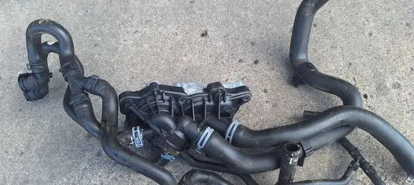 Volkswagen Polo V 6R Water pump 04E121042M