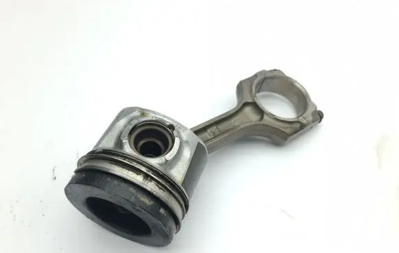 Honda Accord Piston with connecting rod
