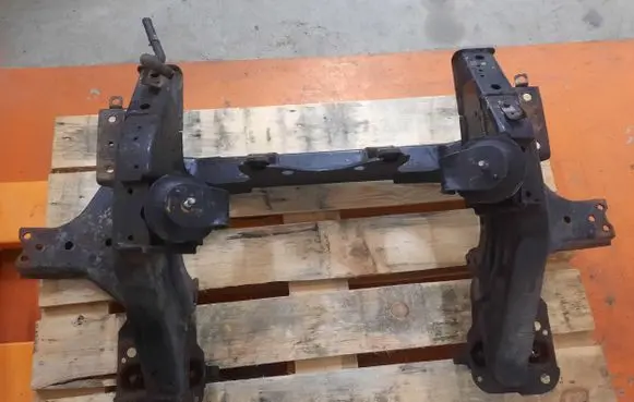 Nissan Pathfinder R50 Front subframe