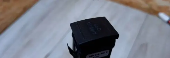 Passenger airbag on/off switch