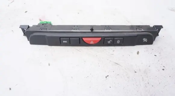 Land Rover Discovery 3 - LR3 Hazard light switch YUL501290