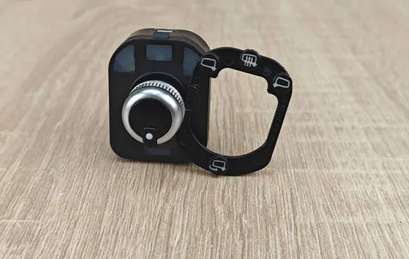 Wing mirror switch