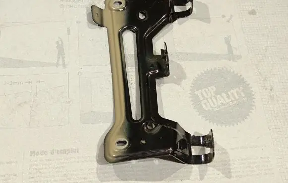 Porsche Cayenne (9Y0 9Y3) Fender mounting bracket 9Y0821431