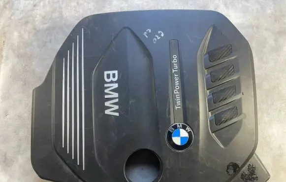 BMW 5 G30 G31 Engine cover (trim) 14389712 8514204