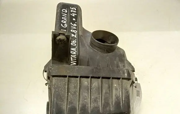 Suzuki Grand Vitara II Air filter box 66JA01