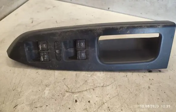 Volkswagen Touran I Front door window switch trim 1T1867371H