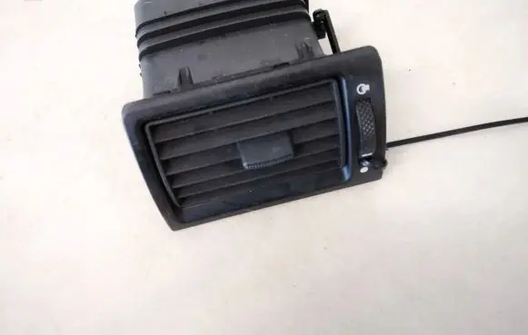 Ford Mondeo Mk III Dash center air vent grill