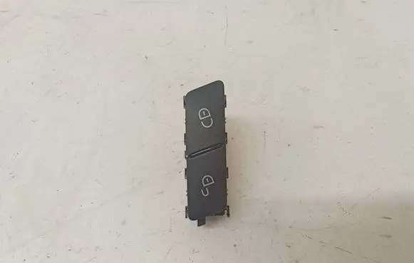 Mercedes-Benz C W204 Central locking switch button A2048706410