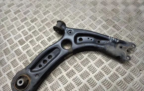 Volkswagen Golf VII Front lower control arm/wishbone 5Q0407152J
