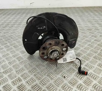 Mercedes-Benz E W212 Front wheel hub A2123320800