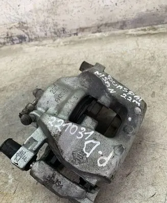 Nissan Qashqai J12 Front brake caliper