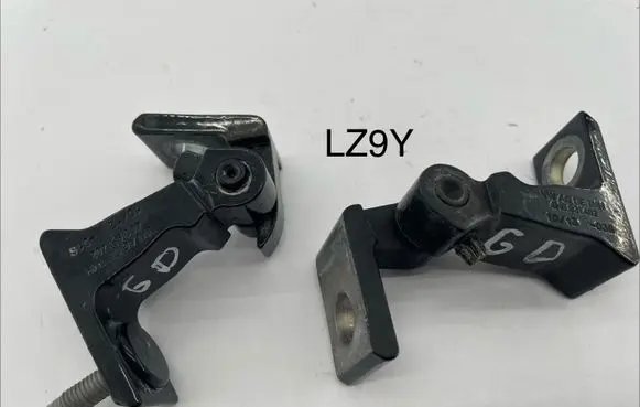 Audi A7 S7 4G Rear door lower hinge 4H0831402