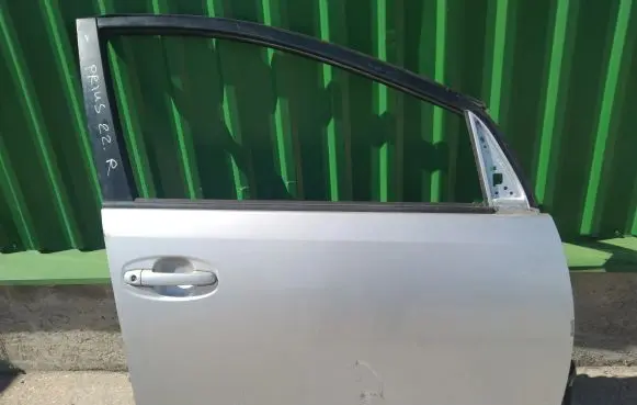 Toyota Prius (NHW20) Front door