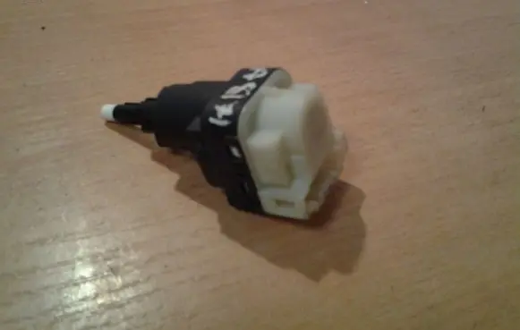 Audi A8 S8 D3 4E Brake pedal sensor switch 1K2945511