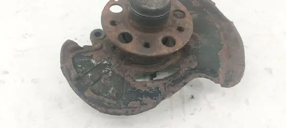 Mercedes-Benz C W203 Front wheel hub
