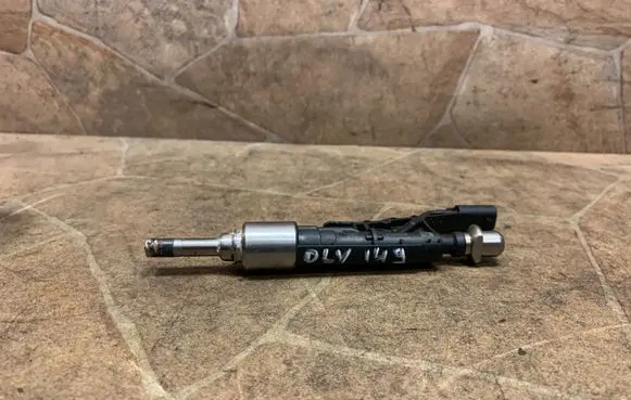 BMW 5 G30 G31 Fuel injector 7639990