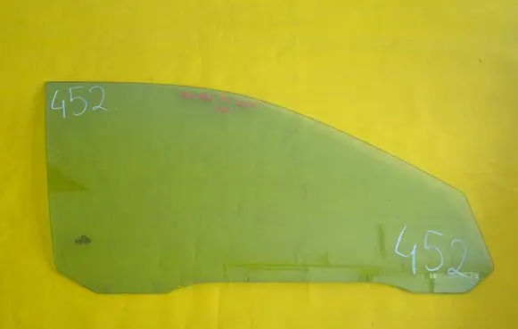 Audi A4 S4 B5 8D Front door window glass four-door