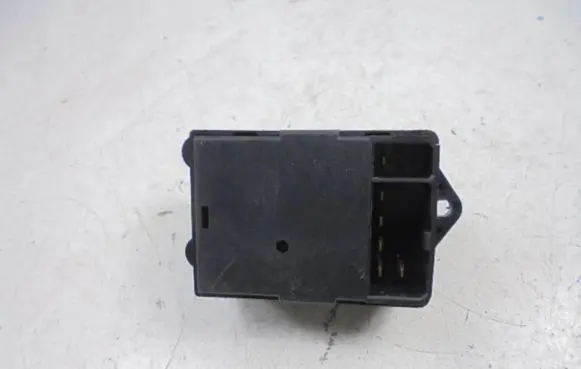Nissan Sunny Electric window control switch 2542087R10