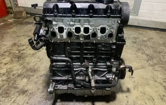 Volkswagen Touran I Engine BKG721025 HGL 038103373R