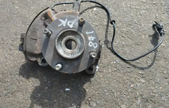 Mitsubishi Colt Front wheel hub