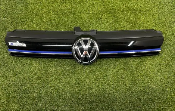 Volkswagen Golf VII Front bumper upper radiator grill 5G0853651 5G0853651C 5GE853651