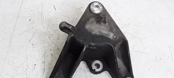 Opel Insignia A Engine mounting bracket 13228289