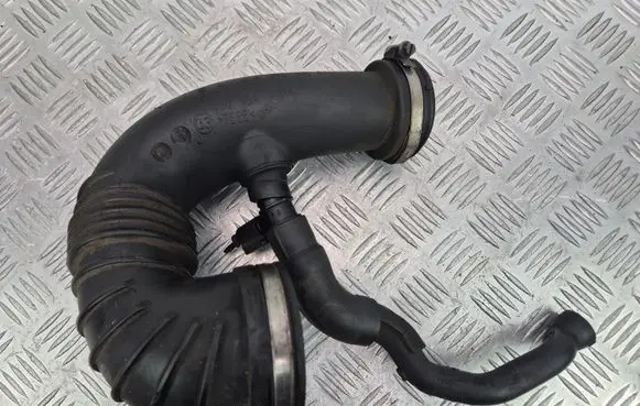 Mercedes-Benz C W203 Turbo air intake inlet pipe/hose A6460940297 A660161181