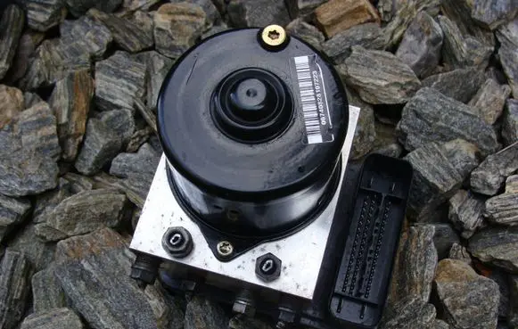 Mini One - Cooper R50 - 53 ABS Pump 6750254 00002122C2 10096008623