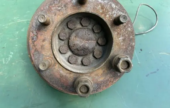 Iveco Daily 4th gen Front wheel hub spindle knuckle 504164807 504166117