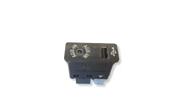 BMW 5 F10 F11 AUX in-socket connector 9237654