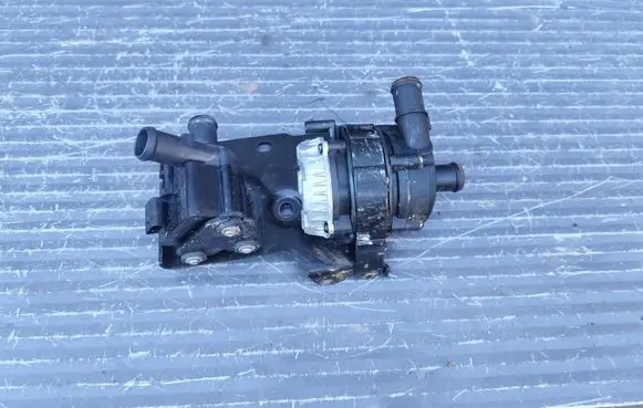Audi Q3 F3 Electric auxiliary coolant/water pump 04L965567A 5Q0965561B