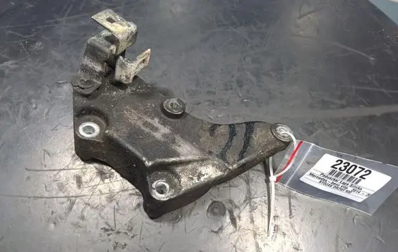 Mercedes-Benz Vito Viano W638 Engine mount vacuum valve 