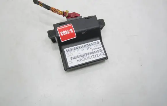 Volkswagen Golf V Gateway control module 1K0907530Q 1K0907951